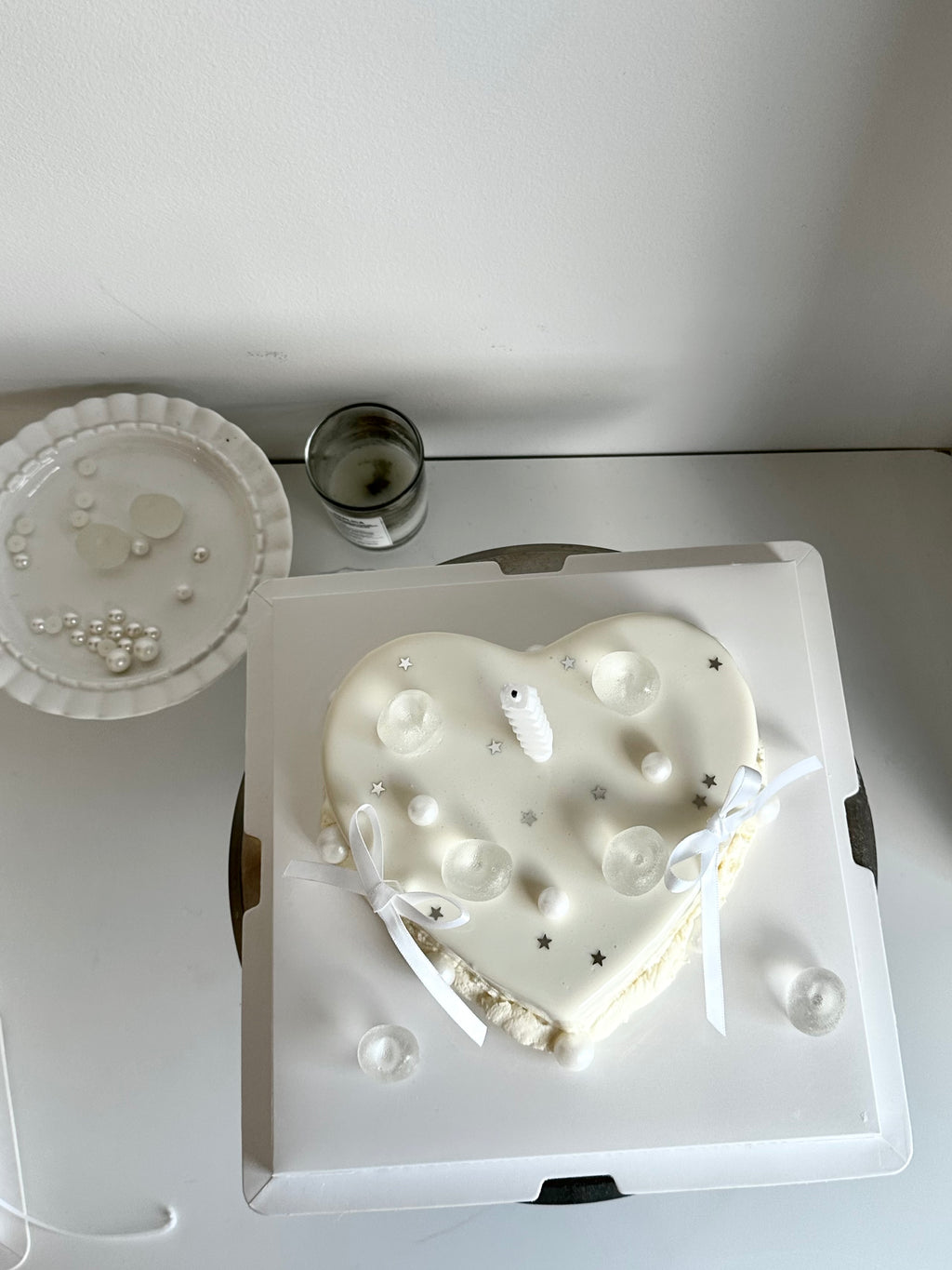 White Heart Glaze Cake