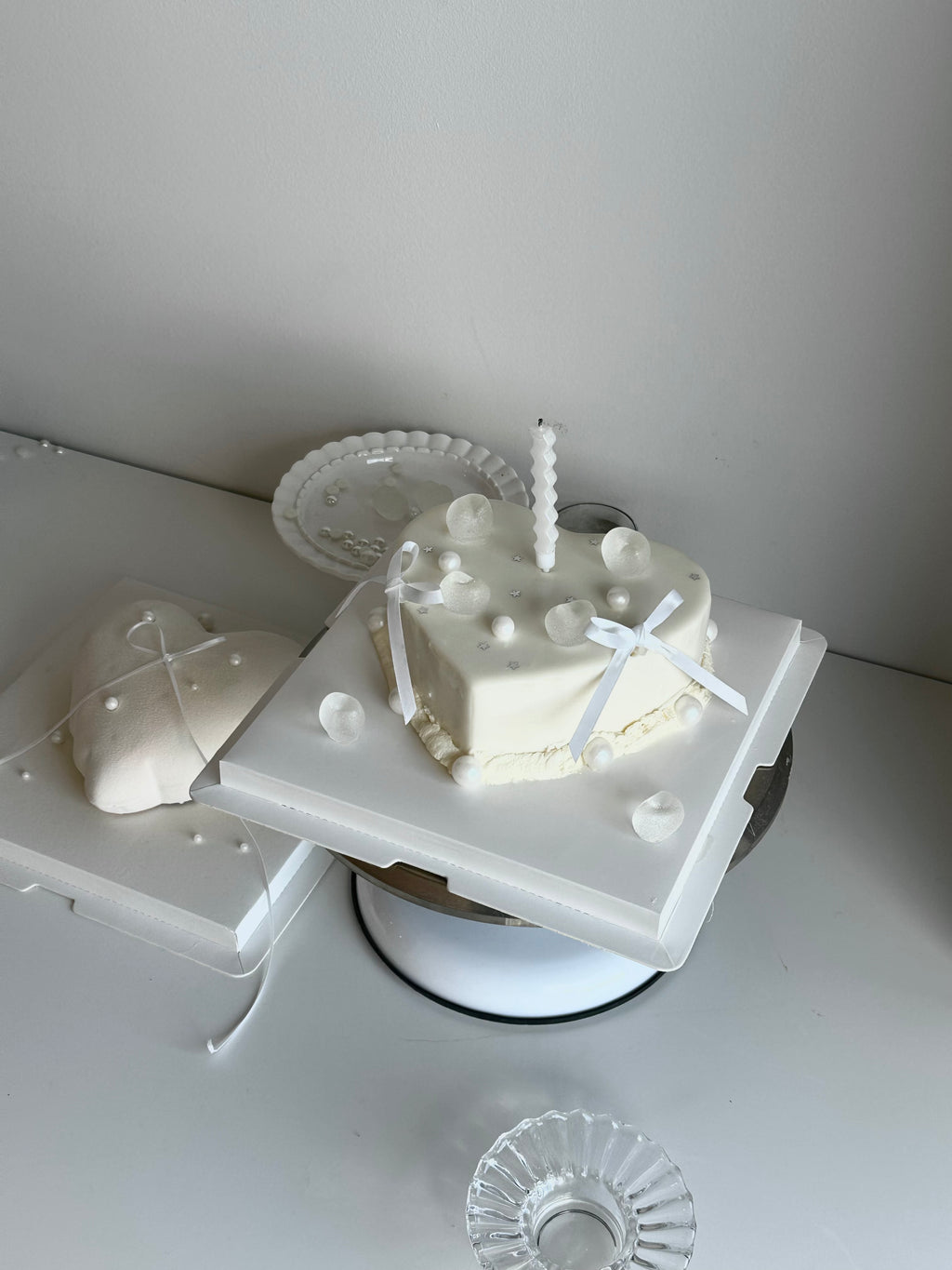 White Heart Glaze Cake