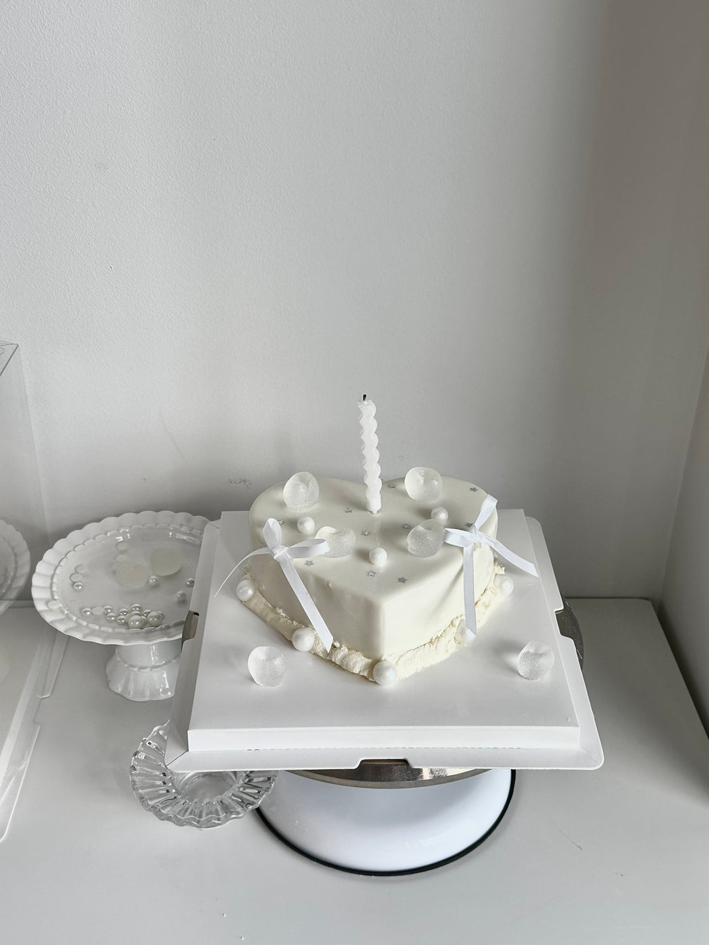 White Heart Glaze Cake