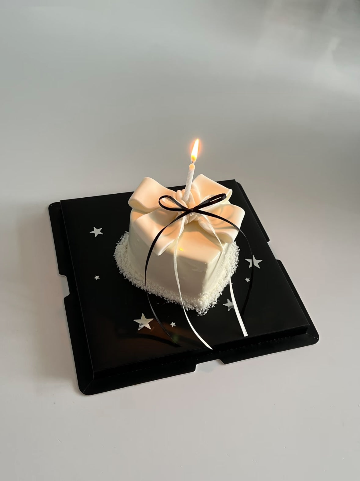 White Noir Heart Cake